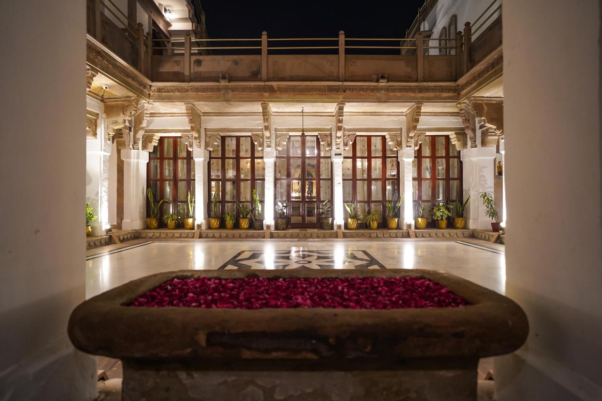 Guleria Kothi At Ganges Hotel Varanasi Exterior foto