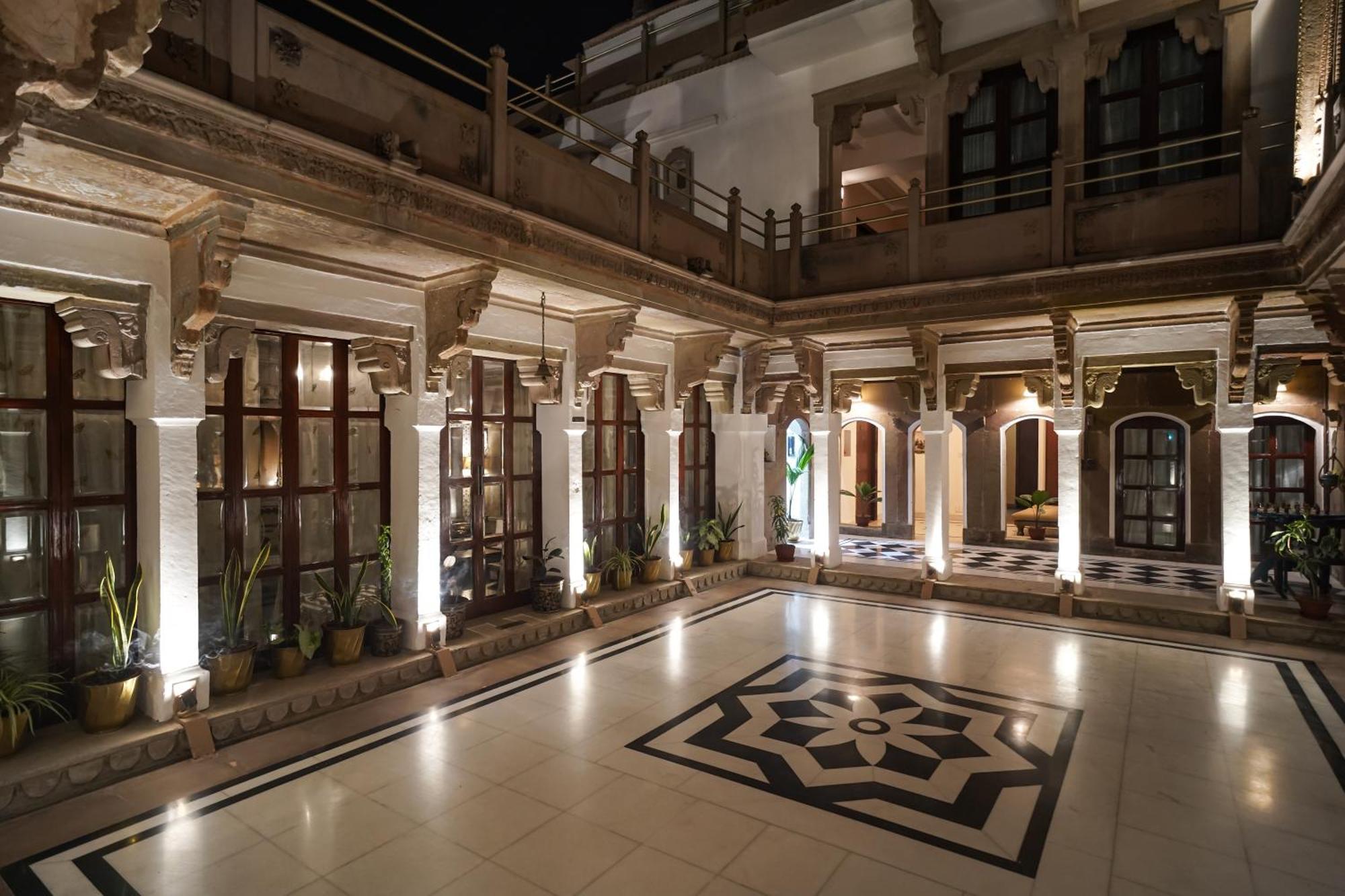 Guleria Kothi At Ganges Hotel Varanasi Exterior foto